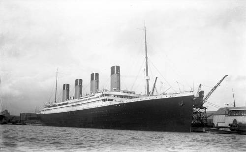 9 апреля 1912 года. Вид на Титаник в порту Саутгемптона с другого берега реки.