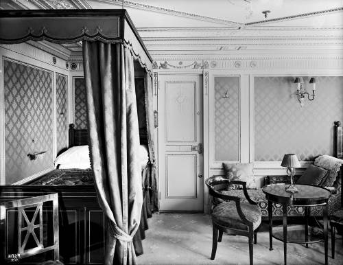 Каюта первого класса В-64 RMS Titanic в стиле Ампир (имперский). Снимок официального фотографа верфи "Harland & Wolff" Роберта Уелча. 27 марта 1912 г.