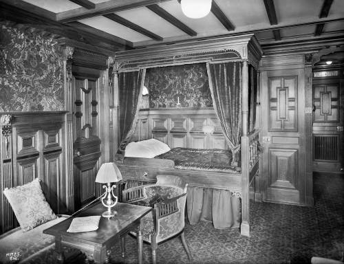 Каюта первого класса В-59 RMS Titanic в старом Голландском стиле. Снимок официального фотографа верфи "Harland & Wolff" Роберта Уелча. 27 марта 1912 г.